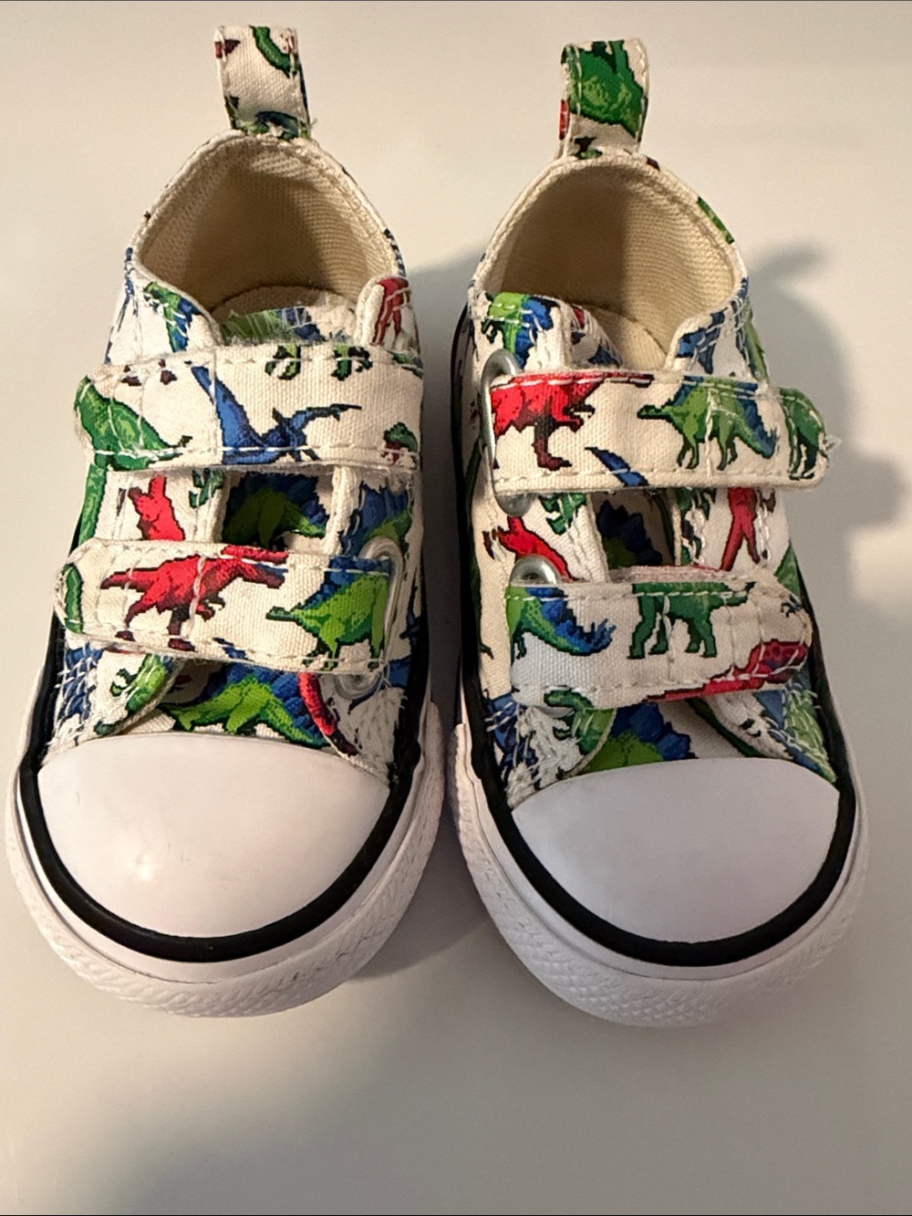 Converse Kids Canvas Sneakers with Dinosaur Print toddler size 5.